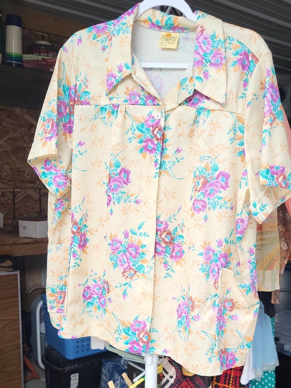 Vintage Floral Short-Sleeve Button Front Top in Cream